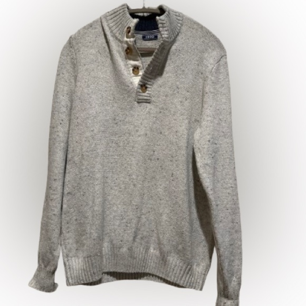 IZOD Flecked Gray 4 Button Knit